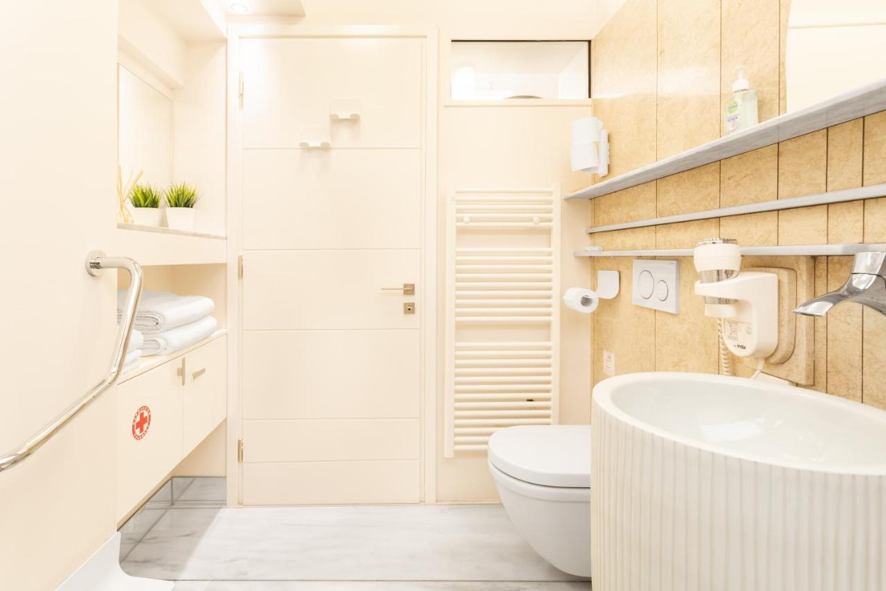 Acropolis Suites - Where Else In Athens? Bagian luar foto